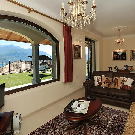Sleeps 6 Pool Air Con 别墅