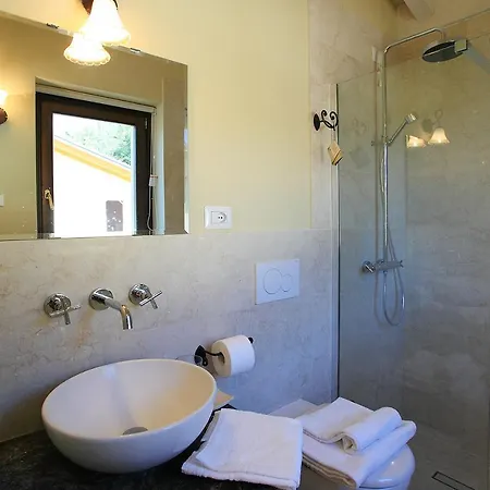 Sleeps 6 Pool Air Con