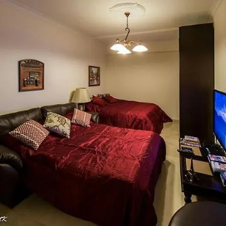 Sleeps 6 Pool Air Con