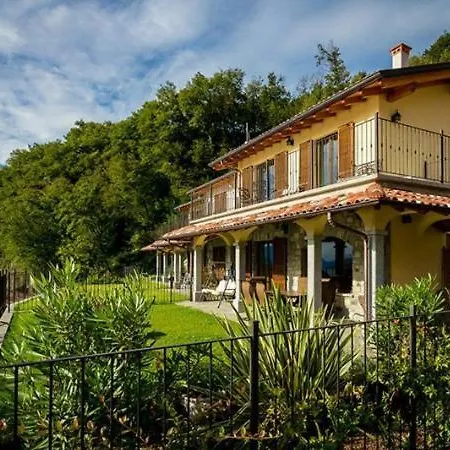 Sleeps 6 Pool Air Con