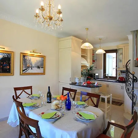 Sleeps 6 Pool Air Con * Plesio