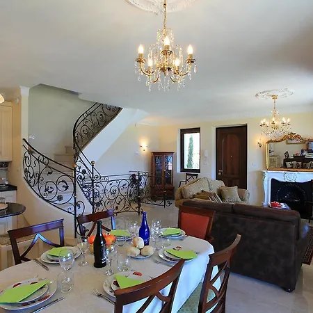 וילה Sleeps 6 Pool Air Con *